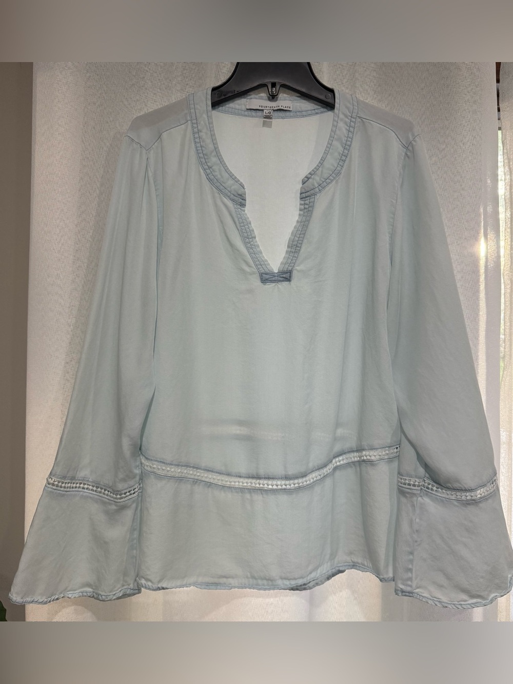 Fourteenth Place Chambray Boho Blouse Light Blue Bell Sleeve Sz Large (L)